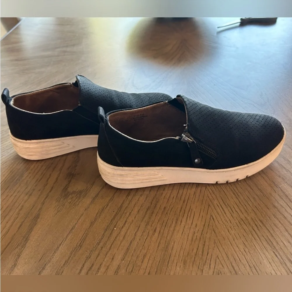 Cushionaire womens black zipper shoes size 6 1/2 Wide